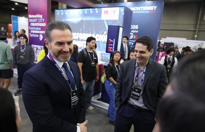 Alcalde de Monterrey supervisa apoyo a emprendedores en festival INC MTY