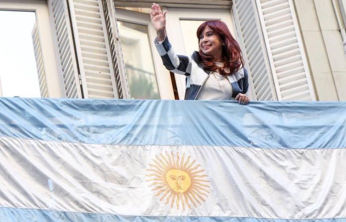 Expresidenta argentina acusa a Milei de pedir a EU la prohibición de su entrada al país
