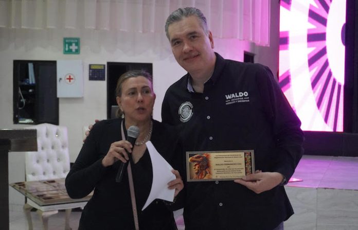 Waldo Fernández reconoce a precursores de Morena en NL