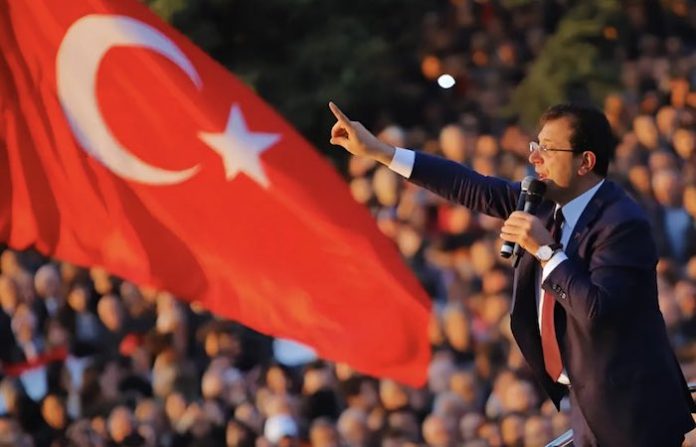 Suspenden a Imamoglu como alcalde de Estambul tras orden de prisión preventiva