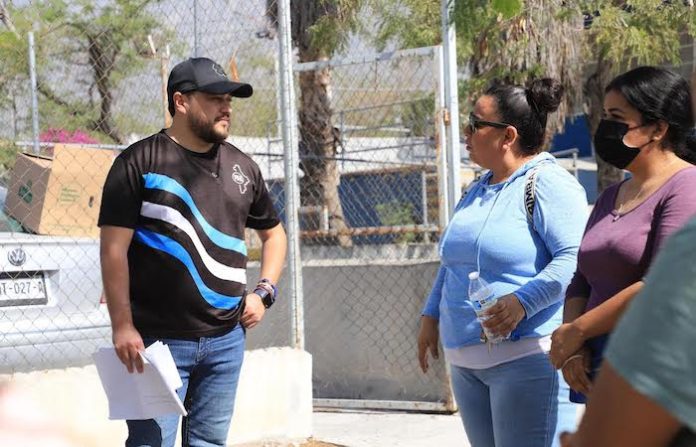 Diputado Miguel Lechuga encabeza brigada de limpieza en escuela de Santa Catarina