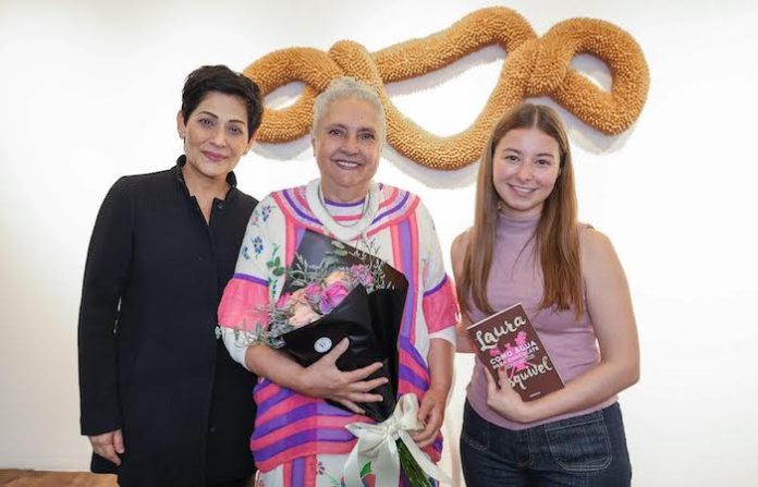 Laura Esquivel cautiva en San Pedro con charla sobre gastronomía y empoderamiento femenino