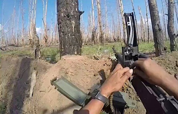 Familiares de mercenarios colombianos desaparecidos en Ucrania protestan ante cancillería