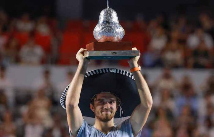 Machac se estrena a lo grande en Acapulco y salta al Top 20