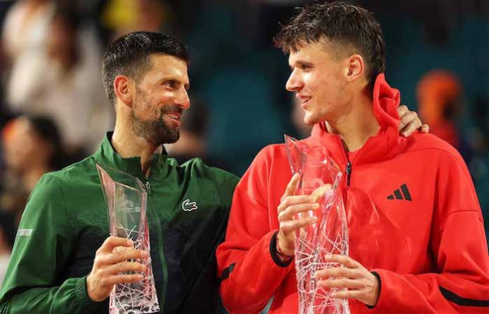 ¡Campeón en Miami! Mensik puede con los pronósticos, la lluvia y Djokovic