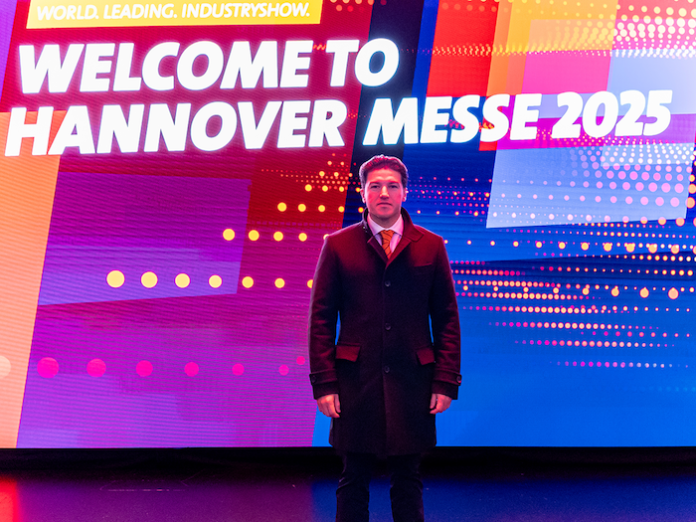 Inicia Samuel García gira europea en feria industrial de Hannover para atraer inversiones