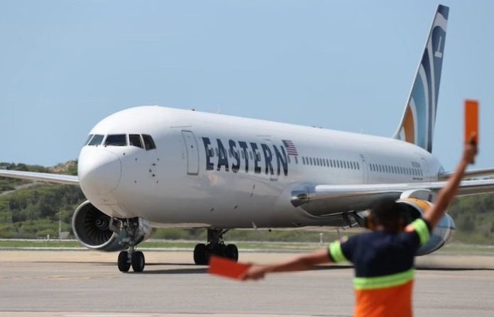 Arriba a Venezuela vuelo con 175 migrantes provenientes de EU