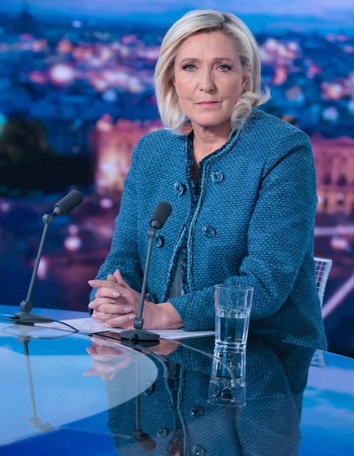 Marine Le Pen califica de “política” la sentencia dictada en su contra