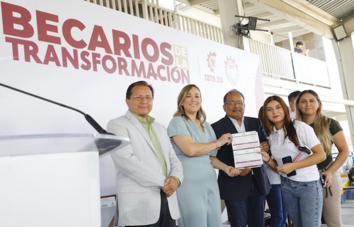 Jóvenes del CBTIS 258 se integran a programa de becas municipales en Escobedo