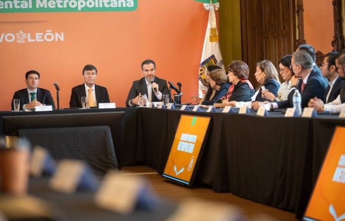 Adrián de la Garza propone reforzar atribuciones municipales para combatir la contaminación