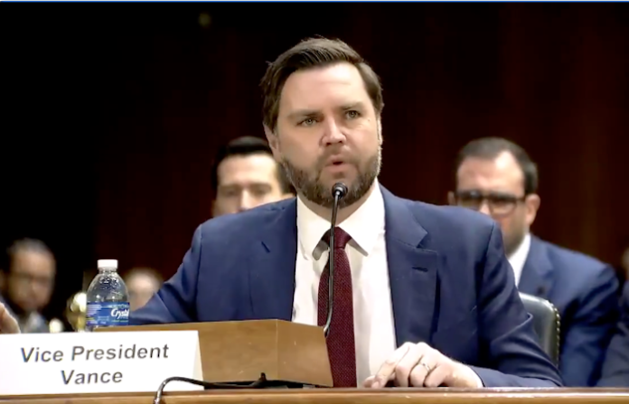 Vance pide desarrollar industria militar de EU para garantizar seguridad nacional