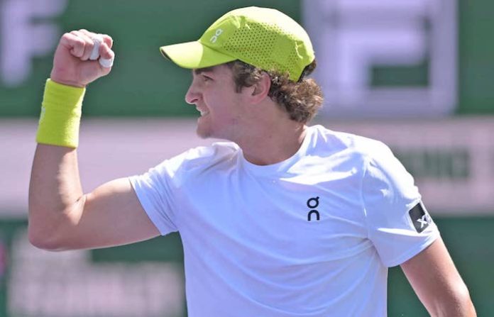 Fonseca resiste ante Fearnley y sigue soñando en Indian Wells