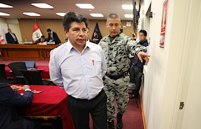 Expresidente peruano intenta abandonar juicio alegando que está “contra su voluntad”