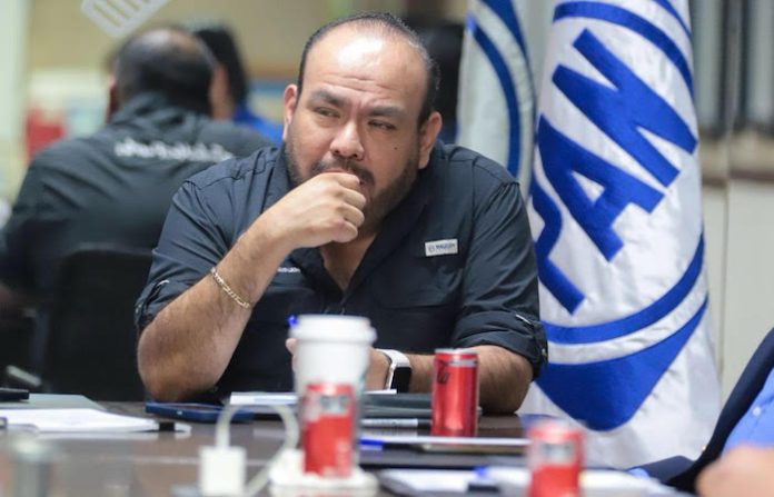 PAN-NL amenaza con denunciar a Samuel García si usa recursos públicos para gira europea