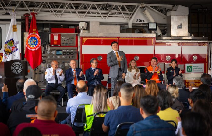 Samuel García refuerza apoyo a bomberos, empresarios y salud de las mujeres en NL