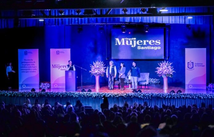 Santiago impulsa el empoderamiento femenino con conferencias magistrales
