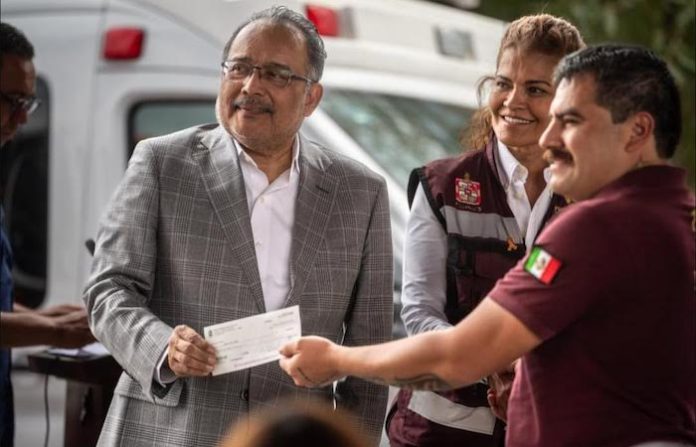 Reconoce Escobedo a Bomberos y Protección Civil con incentivos económicos tras combatir incendios