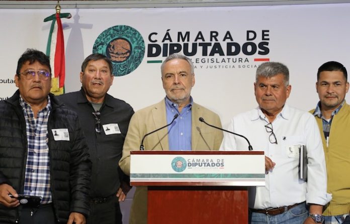 Diputado se reúne con extrabajadores de AHMSA que exigen justicia laboral y pagos de finiquitos y salarios adeudados