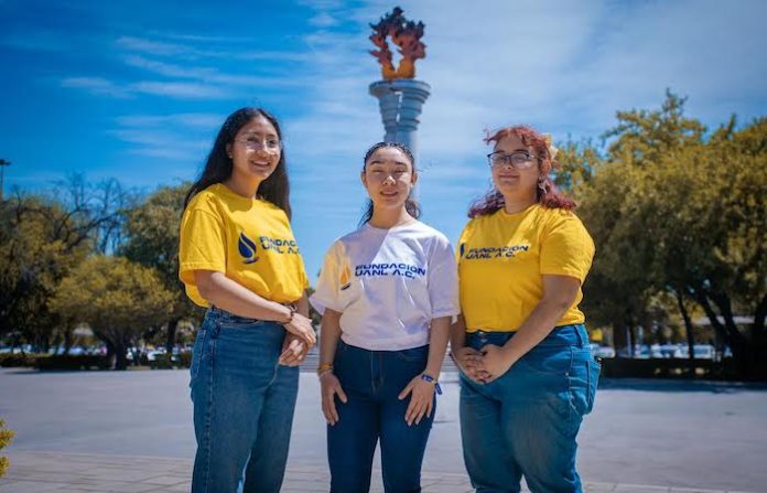 “El inglés abre fronteras: Fundación UANL impulsa a más de 2 mil estudiantes con becas de idiomas”