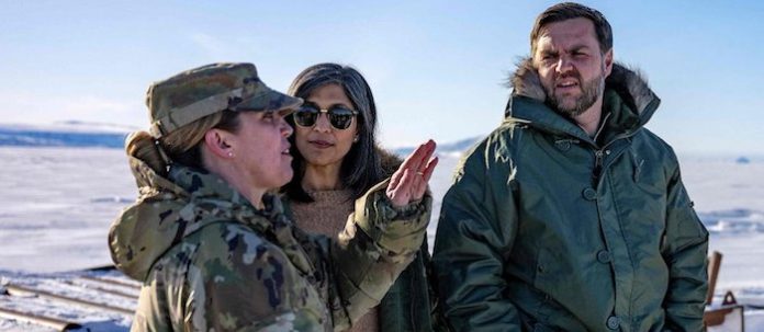 EU despide a la comandante de su base militar en Groenlandia por oponerse a Trump