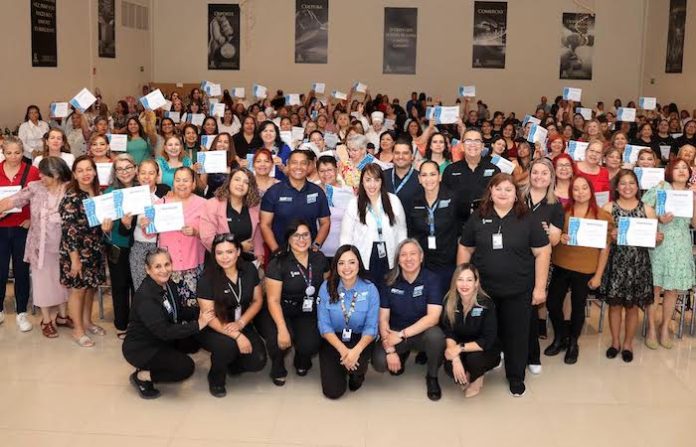 Mujeres de San Nicolás transforman sus vidas con nuevos oficios