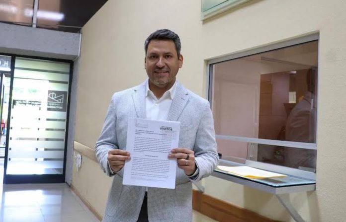 Diputado Tomás Montoya propone prohibir celulares en escuelas de NL para mejorar aprendizaje