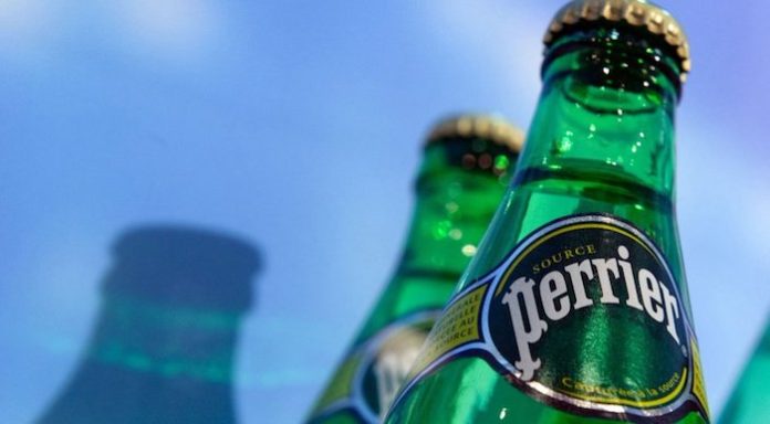 Detectan bacterias patógenas en botellas de agua mineral de la marca francesa Perrier
