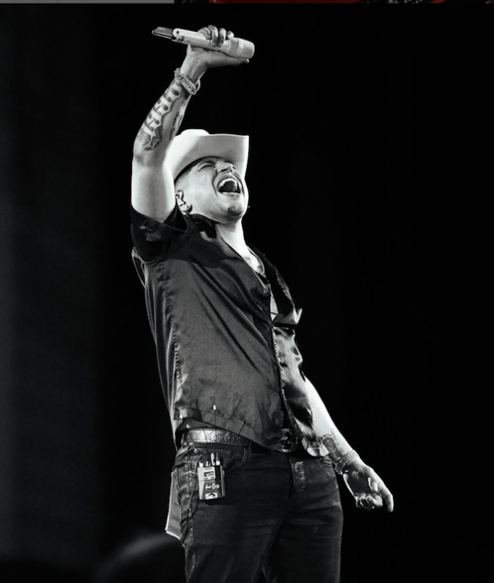 Grupo Firme levanta investigación por cantar narcorrido en La Paz