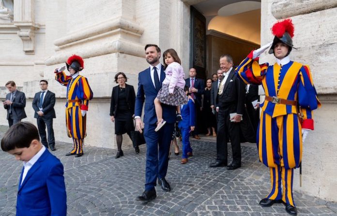 El Vaticano recibe al vicepresidente de EU: se abordó el tema migratorio