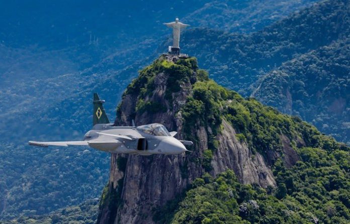 Gobernador de Río de Janeiro pide colaboración de la industria bélica en control de armas