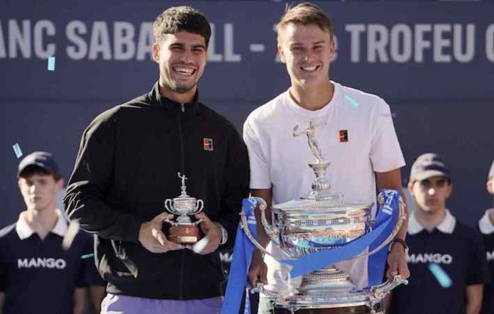 Rune sobrevive a Alcaraz y conquista Barcelona