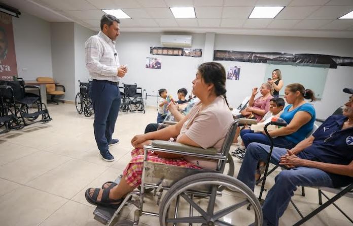 Diputado Tomás Montoya impulsa inclusión con entrega de apoyos para movilidad en Guadalupe