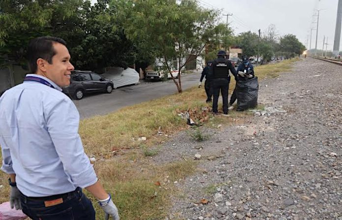 Continúa San Nicolás con limpieza en vías del tren; buscan retirar alrededor de 500 toneladas de basura
