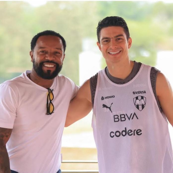 Dorlan Pabón visita a Rayados en el Barrial como antesala al 80 aniversario del club