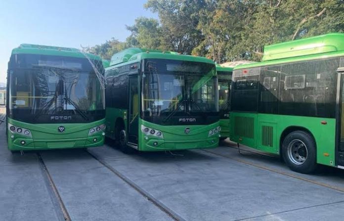 Nuevo León acelera su transformación con llegada de mil 500 camiones y trenes de última generación