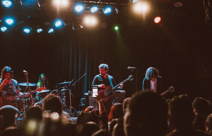 Daños Luz Tour”: el regreso de Enjambre con esa magia que sólo ellos saben crear