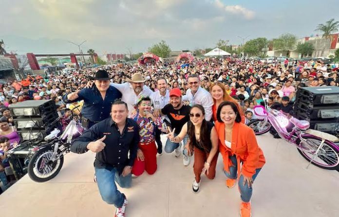 Raúl Lozano lleva alegría a miles de niños en García con festejos inolvidables