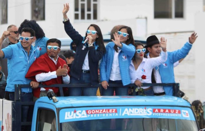 Excandidata presidencial de Ecuador insiste en denunciar fraude en balotaje frente a Noboa