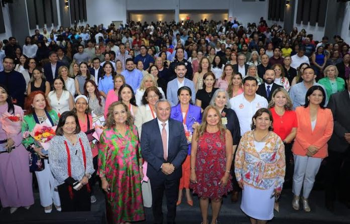 Guadalupe reconoce a mujeres destacadas con Presea María Elena Chapa y premia a contribuyentes cumplidos