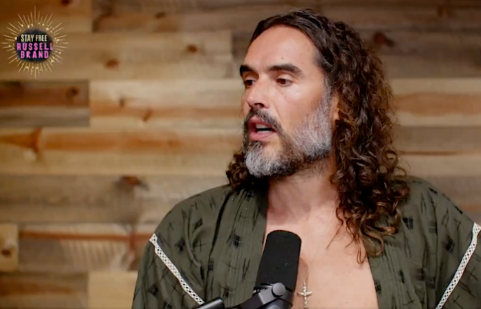 Russell Brand es acusado formalmente de violación por la policía de Londres