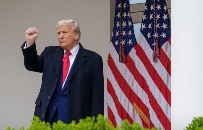 Trump afirma que China entró en pánico se equivocó con los contraaranceles a EU