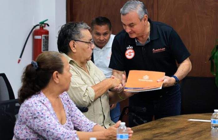 Familias de Guadalupe reciben títulos de propiedad tras tres décadas de espera