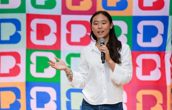 Campeona mundial de taekwondo inspira a jóvenes deportistas en San Pedro