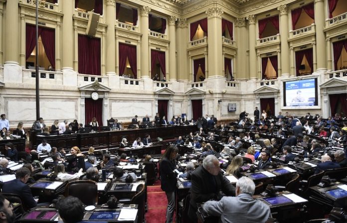 Diputados de Argentina aprueban comisión investigadora sobre criptomoneda $Libra que promocionó Milei