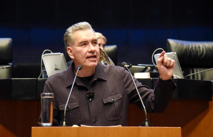 “No se puede criminalizar a quienes denuncian”: Senador exige justicia para atleta acosada