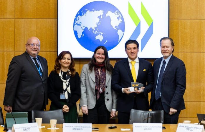 Nuevo León brilla en la OCDE por su innovación en trámites digitales