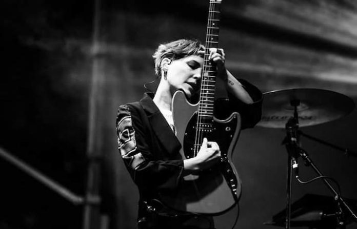 Rubio desnuda su arte en crudo formato en vivo con “Hacia Dentro – Pt. 2”