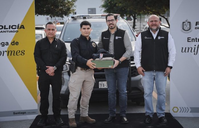 Negro y azul marino: así lucirá la nueva generación de policías en Santiago
