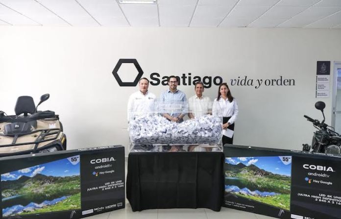 Reconoce David de la Peña a contribuyentes cumplidos con atractivos incentivos