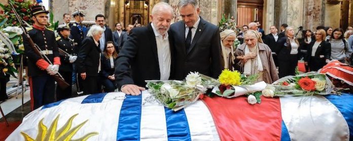 Lula asiste a funeral de Mujica y afirma que el expresidente fue “un ser humano superior”